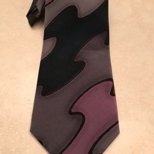 New Robert Daskai men 100% silk tie. Hand painted.